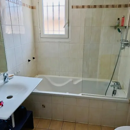 221 - Les De Robinson - Avec Piscine En Bord De Siagne, A *